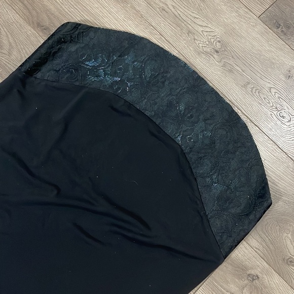 Ithica Dress with turquoise coloring at bottom hem and shoulder area, Size 8 - Picture 6 of 11